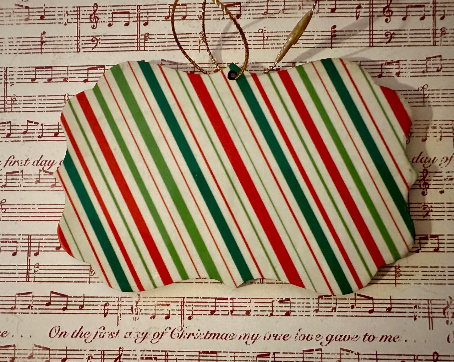 YOUR image - Personalized Ornament - Gift Tag Shape with Scalloped Edges